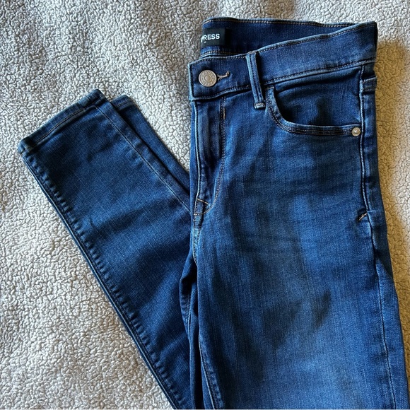 Express Ultimate Stretch Legging Mid-Rise Women’s Jeans - 4R - Picture 2 of 9